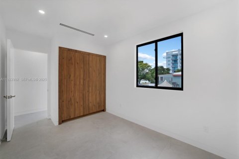 Купить таунхаус в Майами, Флорида 4 спальни, 244.89м2, № 1984591 - фото 21