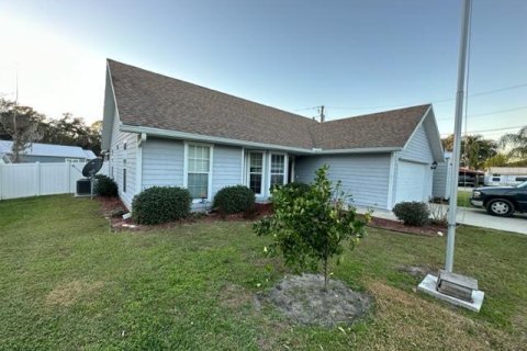 Villa ou maison à vendre à East Palatka, Floride: 3 chambres, 113.25 m2 № 806889 - photo 1