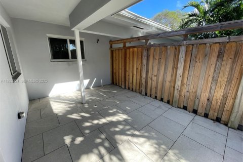 Villa ou maison à louer à Miami, Floride: 2 chambres, 200.11 m2 № 1991200 - photo 11