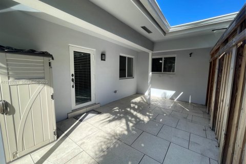 Villa ou maison à louer à Miami, Floride: 2 chambres, 200.11 m2 № 1991200 - photo 13