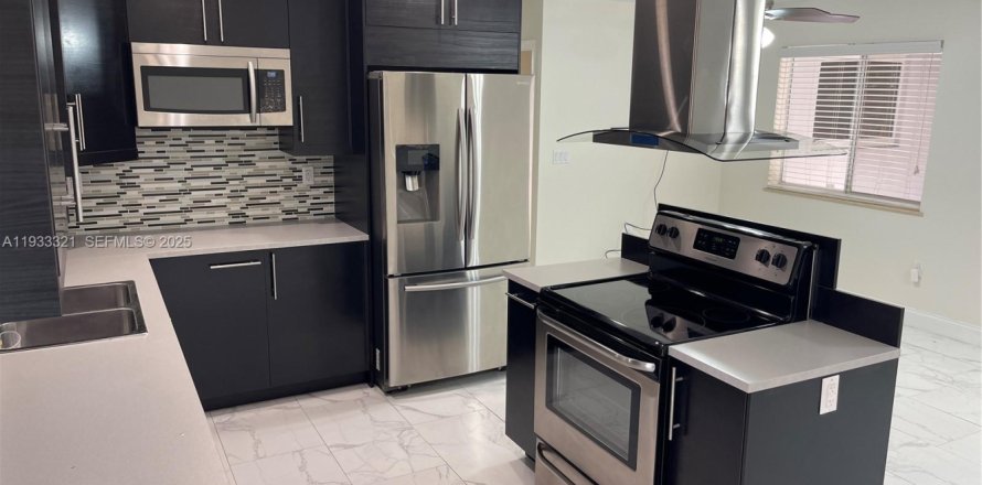 Villa ou maison à Miami, Floride 2 chambres, 200.11 m2 № 1991200