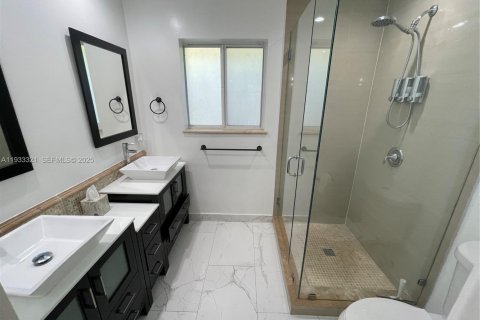 Villa ou maison à louer à Miami, Floride: 2 chambres, 200.11 m2 № 1991200 - photo 7