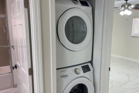 Villa ou maison à louer à Miami, Floride: 2 chambres, 200.11 m2 № 1991200 - photo 6