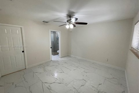 Villa ou maison à louer à Miami, Floride: 2 chambres, 200.11 m2 № 1991200 - photo 8