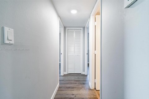 Copropriété à louer à Miami, Floride: 2 chambres, 85.47 m2 № 2023227 - photo 9