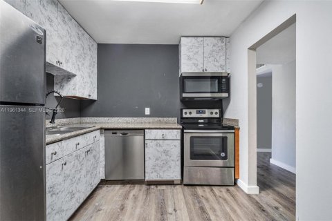 Copropriété à louer à Miami, Floride: 2 chambres, 85.47 m2 № 2023227 - photo 5