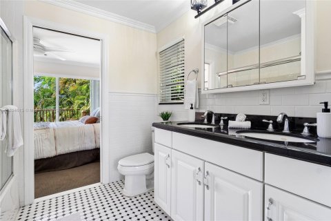 House in Wilton Manors, Florida 3 bedrooms, 148.27 sq.m. № 2189259 - photo 24