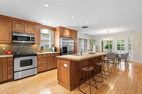 House in Wilton Manors, Florida 3 bedrooms, 148.27 sq.m. № 2189259 - photo 12