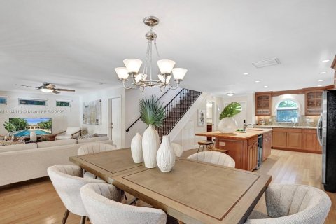 House in Wilton Manors, Florida 3 bedrooms, 148.27 sq.m. № 2189259 - photo 11