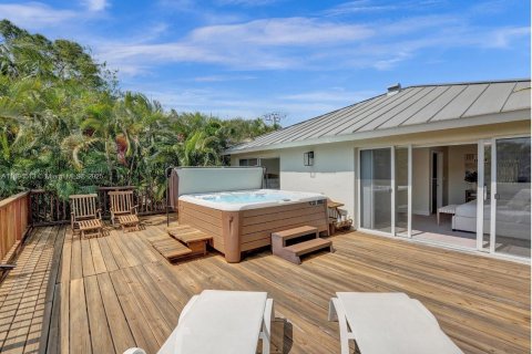 House in Wilton Manors, Florida 3 bedrooms, 148.27 sq.m. № 2189259 - photo 28