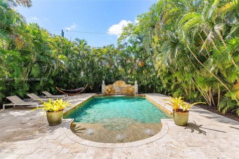House in Wilton Manors, Florida 3 bedrooms, 148.27 sq.m. № 2189259 - photo 2