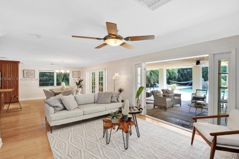 House in Wilton Manors, Florida 3 bedrooms, 148.27 sq.m. № 2189259 - photo 10