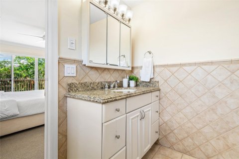 House in Wilton Manors, Florida 3 bedrooms, 148.27 sq.m. № 2189259 - photo 22