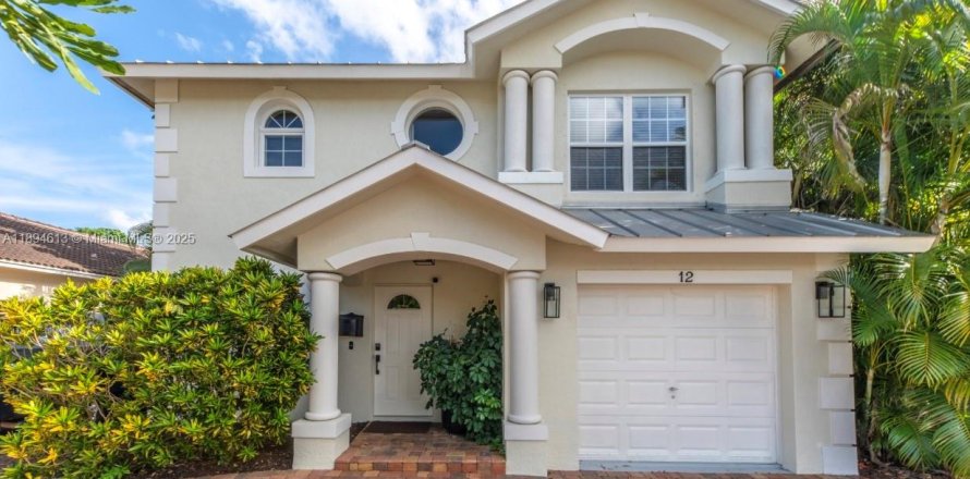House in Wilton Manors, Florida 3 bedrooms, 148.27 sq.m. № 2189259
