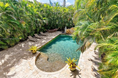 House in Wilton Manors, Florida 3 bedrooms, 148.27 sq.m. № 2189259 - photo 4