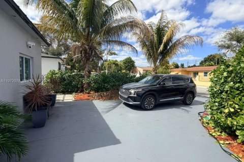 Villa ou maison à louer à Miami, Floride: 1 chambre, 128.58 m2 № 2042286 - photo 4