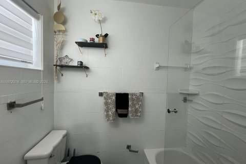 Villa ou maison à louer à Miami, Floride: 1 chambre, 128.58 m2 № 2042286 - photo 14