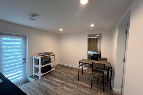 Villa ou maison à louer à Miami, Floride: 1 chambre, 128.58 m2 № 2042286 - photo 8