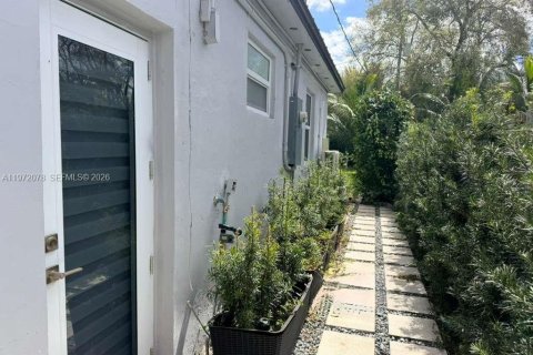 Villa ou maison à louer à Miami, Floride: 1 chambre, 128.58 m2 № 2042286 - photo 3