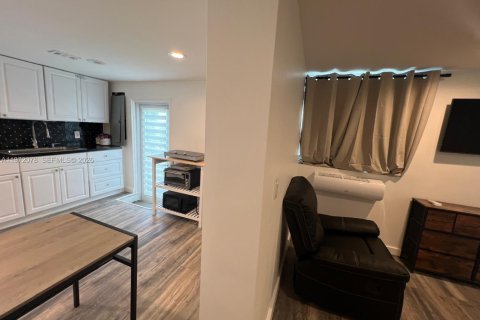 Villa ou maison à louer à Miami, Floride: 1 chambre, 128.58 m2 № 2042286 - photo 9