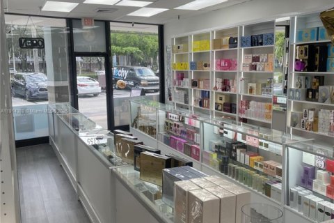 Propiedad comercial en venta en Plantation, Florida № 1969973 - foto 3