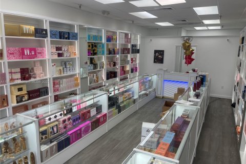 Propiedad comercial en Plantation, Florida № 1969973