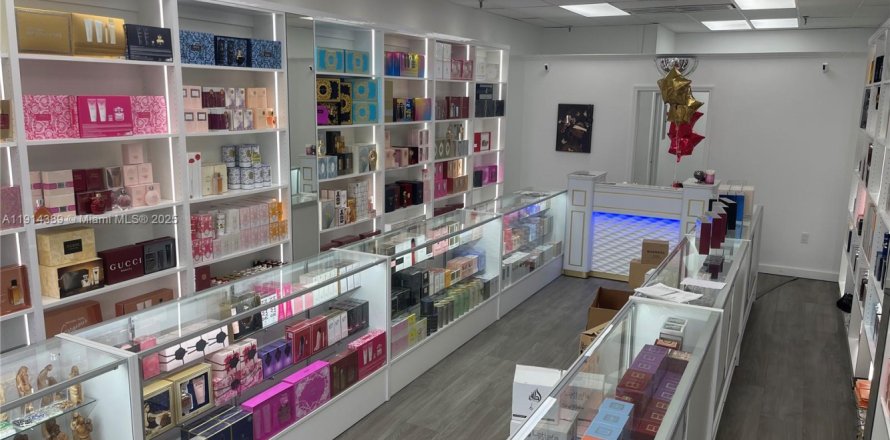 Propiedad comercial en Plantation, Florida № 1969973