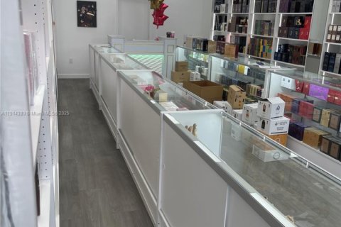 Propiedad comercial en venta en Plantation, Florida № 1969973 - foto 11