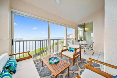 Condo in Hutchinson Island South, Florida, 2 bedrooms  № 2072647