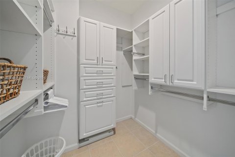 Купить кондоминиум в Хатчинсон-Айленд-Саут, Флорида 2 спальни, 148.64м2, № 2072647 - фото 18