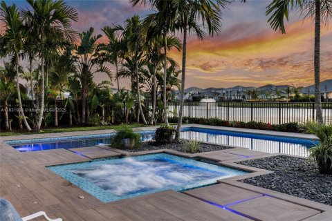 Casa en venta en Palm Beach Gardens, Florida, 5 dormitorios, 345.41 m2 № 1809651 - foto 2