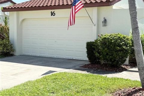 House in Punta Gorda, Florida 2 bedrooms, 146.04 sq.m. № 2395929 - photo 3