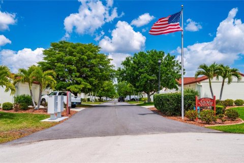House in Punta Gorda, Florida 2 bedrooms, 146.04 sq.m. № 2395929 - photo 21