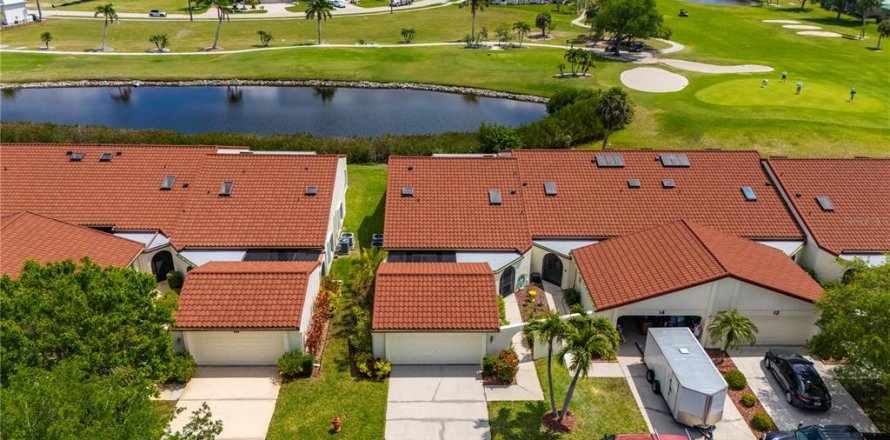 House in Punta Gorda, Florida 2 bedrooms, 146.04 sq.m. № 2395929