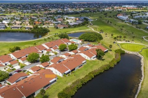 House in Punta Gorda, Florida 2 bedrooms, 146.04 sq.m. № 2395929 - photo 24