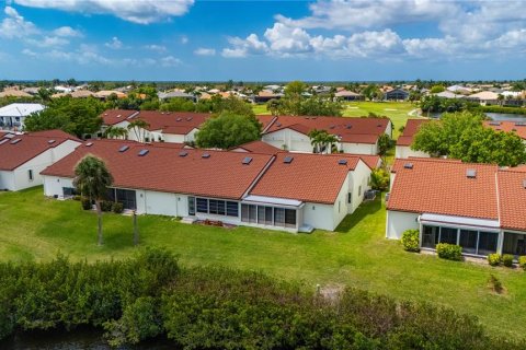House in Punta Gorda, Florida 2 bedrooms, 146.04 sq.m. № 2395929 - photo 2