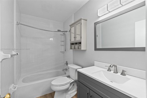 Copropriété à vendre à Tamarac, Floride: 2 chambres, 99.59 m2 № 1332615 - photo 3