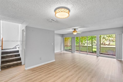 Copropriété à vendre à Tamarac, Floride: 2 chambres, 99.59 m2 № 1332615 - photo 9