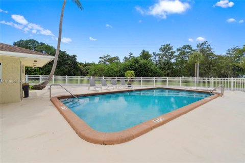 Copropriété à vendre à Tamarac, Floride: 2 chambres, 99.59 m2 № 1332615 - photo 4