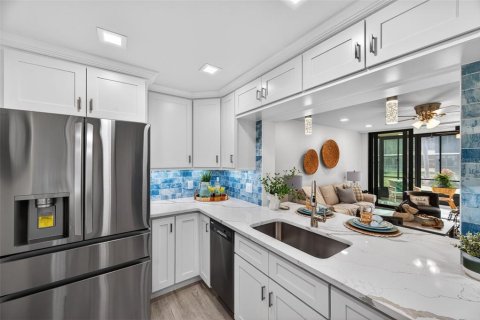 Copropriété à vendre à Indian Shores, Floride: 2 chambres, 91.51 m2 № 2223292 - photo 2