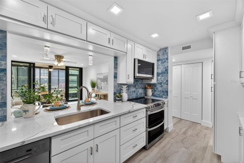 Copropriété à vendre à Indian Shores, Floride: 2 chambres, 91.51 m2 № 2223292 - photo 3