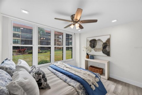 Copropriété à vendre à Indian Shores, Floride: 2 chambres, 91.51 m2 № 2223292 - photo 27