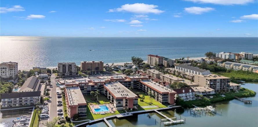 Condo à Indian Shores, Floride, 2 chambres № 2223292