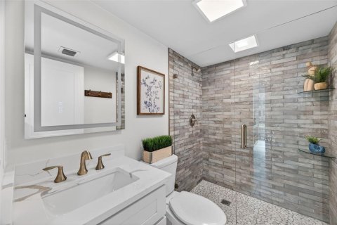 Copropriété à vendre à Indian Shores, Floride: 2 chambres, 91.51 m2 № 2223292 - photo 11