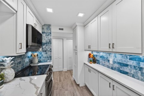 Copropriété à vendre à Indian Shores, Floride: 2 chambres, 91.51 m2 № 2223292 - photo 4