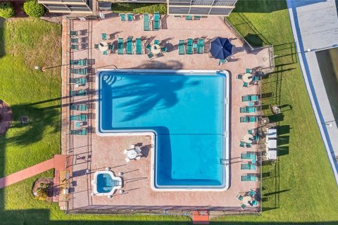 Copropriété à vendre à Indian Shores, Floride: 2 chambres, 91.51 m2 № 2223292 - photo 30