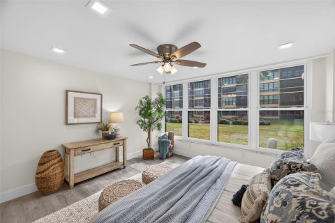 Copropriété à vendre à Indian Shores, Floride: 2 chambres, 91.51 m2 № 2223292 - photo 14