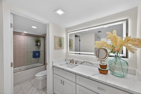 Copropriété à vendre à Indian Shores, Floride: 2 chambres, 91.51 m2 № 2223292 - photo 17