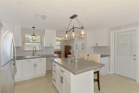 House in Englewood, Florida 2 bedrooms, 91.97 sq.m. № 1905625 - photo 11