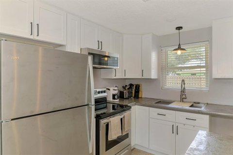 House in Englewood, Florida 2 bedrooms, 91.97 sq.m. № 1905625 - photo 16
